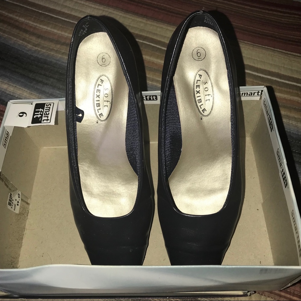 Soft Flexible shoes Navy sz 6